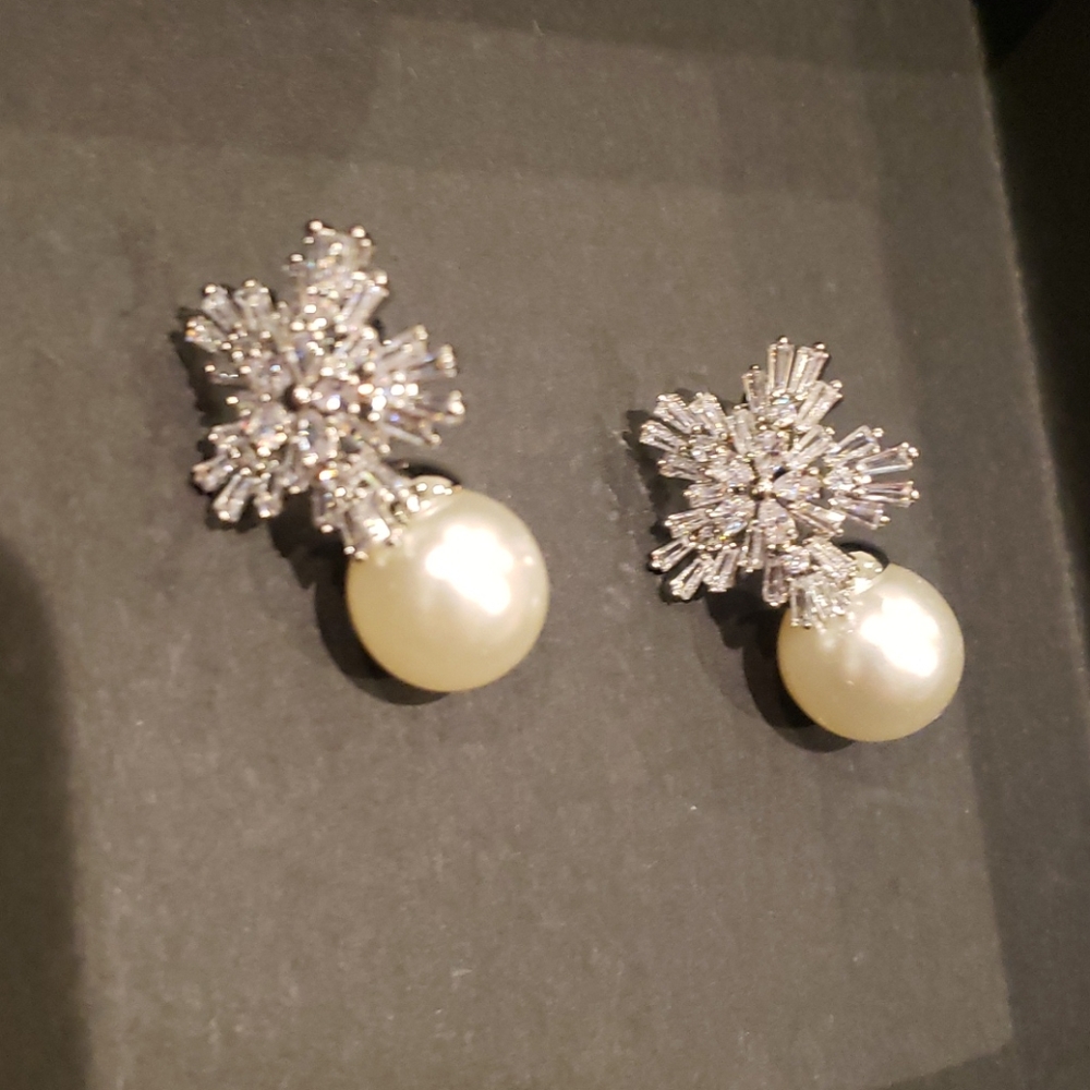 Earrings - Picture 3 of 3